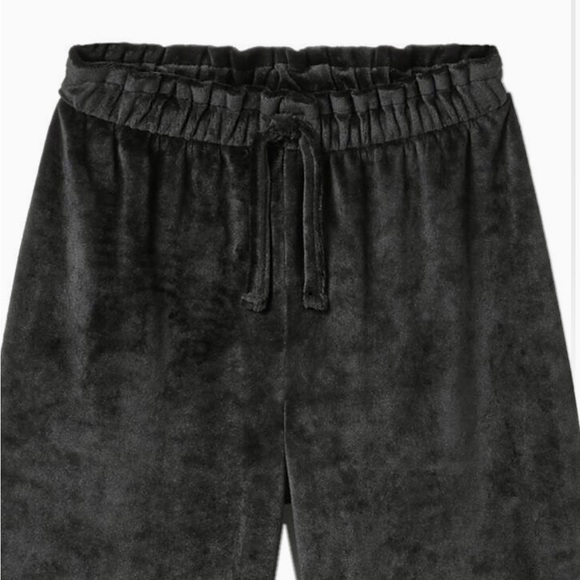 Zara toddler kids / girls black velvet culottes, wide leg stretchy pants - Picture 2 of 3